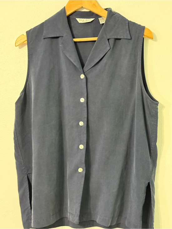 Silk Icon Tops - Silk Icon Sleeveless Button-Down Top in Dusty Blue MP